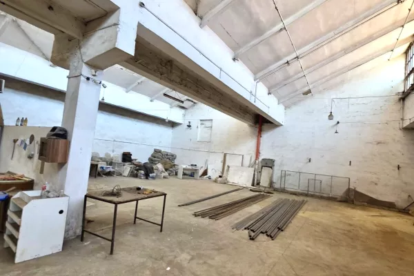 Business Property for Rent 4+1 in Tirana - 1,300 Euro