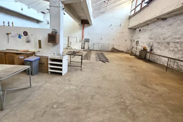 Business Property for Rent 4+1 in Tirana - 1,300 Euro