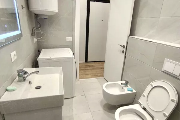 Shtepi ne shitje Apartament ne Tirane, 1+1, Mobilimi E mobiluar, Pagesa 165,000  Euro.