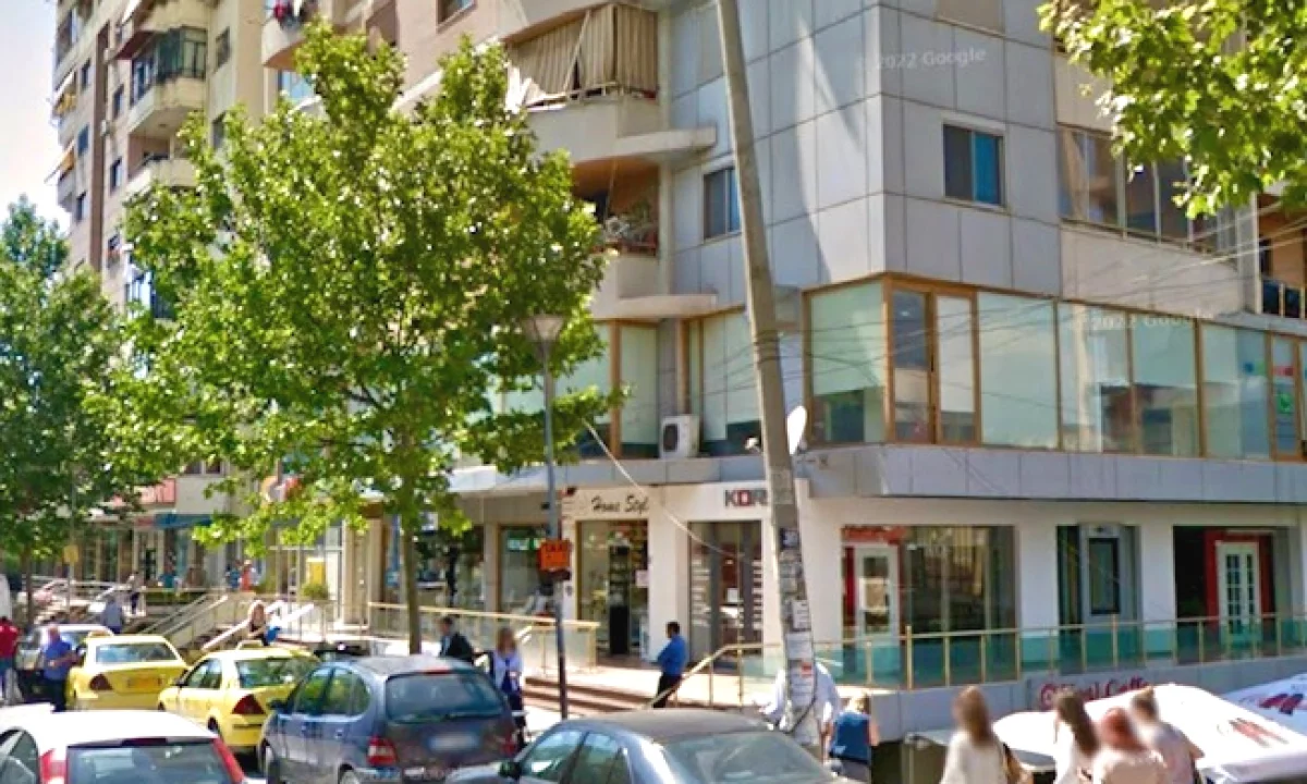 Qera Ambjent te Treni