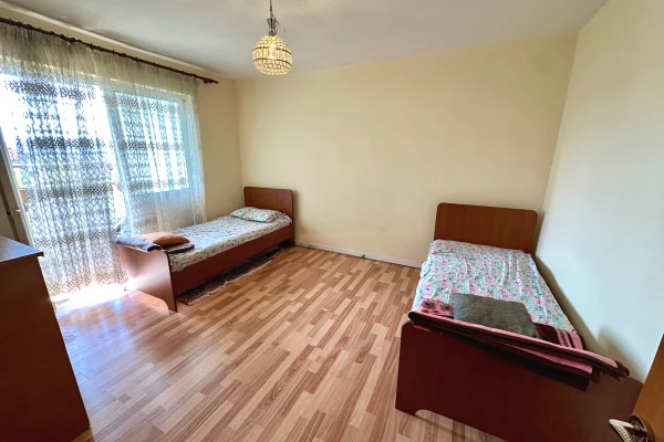 Shtepi ne shitje Apartament ne Tirane, 2+1, Mobilimi E mobiluar, Pagesa 118,000  Euro.