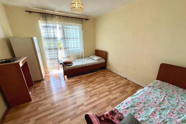 Shtepi ne shitje Apartament ne Tirane, 2+1, Mobilimi E mobiluar, Pagesa 118,000  Euro.