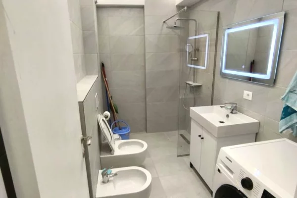 Shtepi ne shitje Apartament ne Tirane, 1+1, Mobilimi E mobiluar, Pagesa 165,000  Euro.