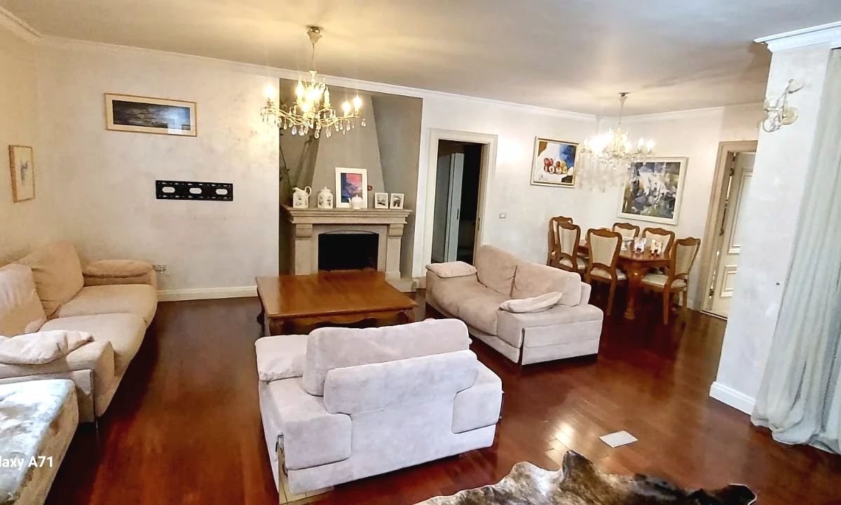 Shtepi ne shitje Penthose(kati i fundit panoramik) ne Tirane, 3+1, Mobilimi E mobiluar, Pagesa 598,000  Euro.