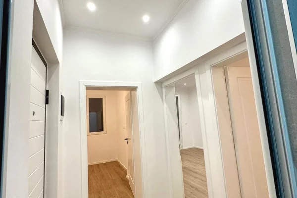 Shtepi ne shitje Apartament ne Tirane, 2+1, Mobilimi Bosh, pa mobiluar, Pagesa 168,000  Euro.