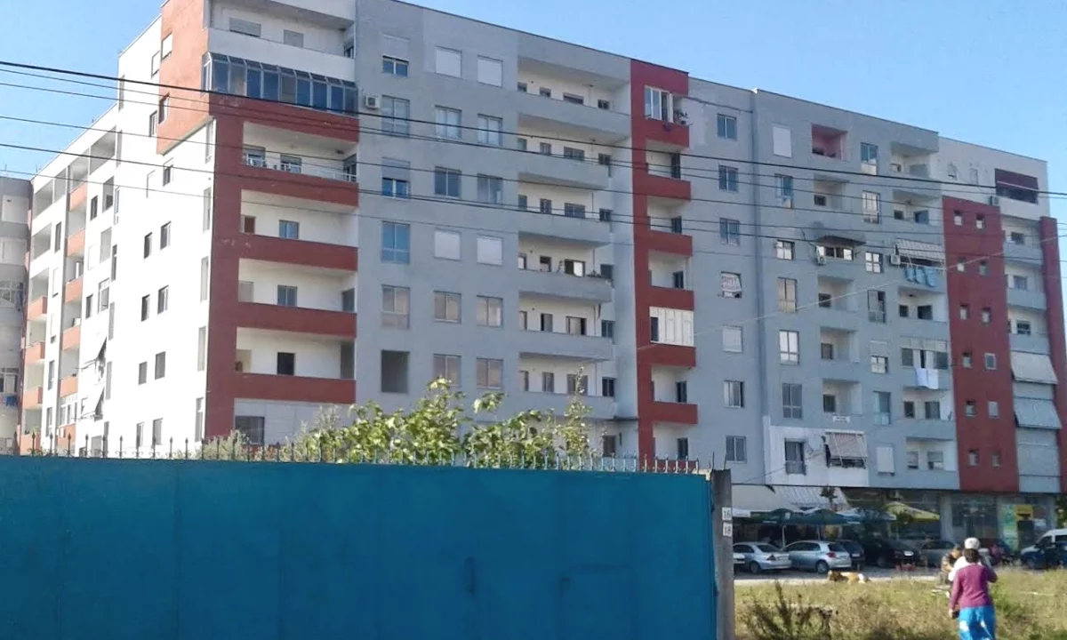 Shtepi ne shitje Apartament ne Tirane, 1+1, Mobilimi Bosh, pa mobiluar, Pagesa 67,000  Euro.