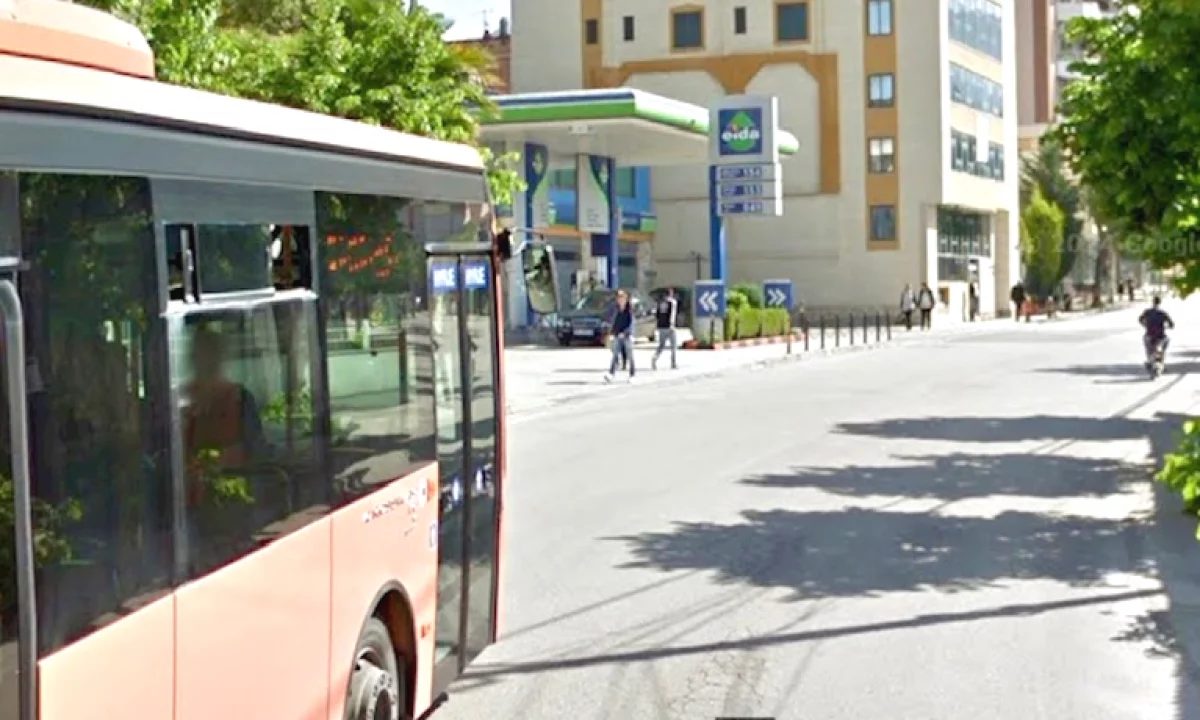 Shtepi ne shitje Apartament ne Tirane, 2+1, Mobilimi E mobiluar, Pagesa 118,000  Euro.