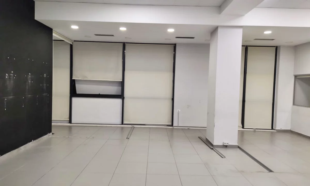 Shitet Ambjent Biznesi te Komuna Parisit