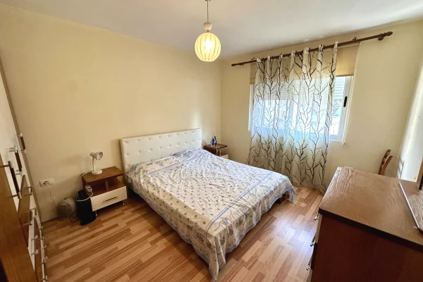 Shtepi ne shitje Apartament ne Tirane, 2+1, Mobilimi E mobiluar, Pagesa 118,000  Euro.