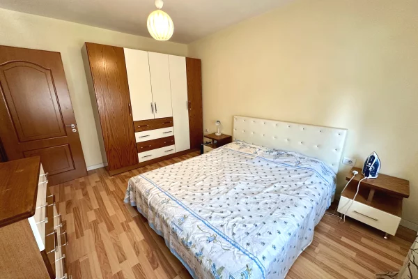 Shtepi ne shitje Apartament ne Tirane, 2+1, Mobilimi E mobiluar, Pagesa 118,000  Euro.