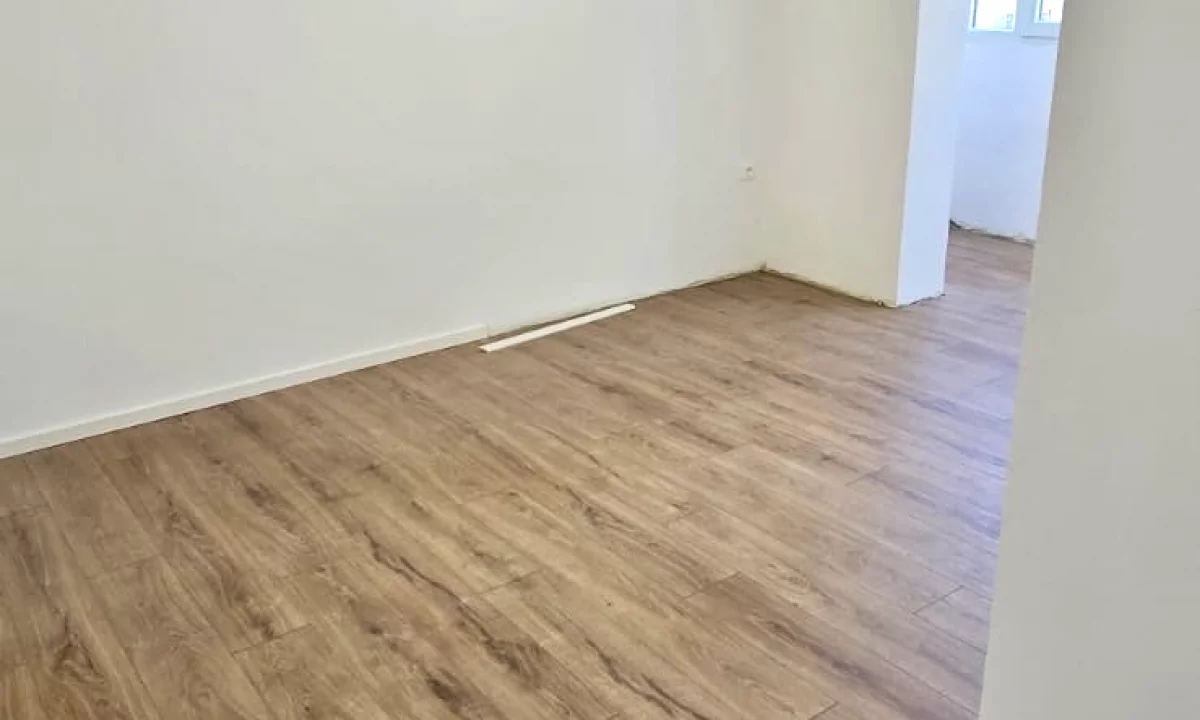 Shtepi ne shitje Apartament ne Tirane, 2+1, Mobilimi Bosh, pa mobiluar, Pagesa 169,000  Euro.