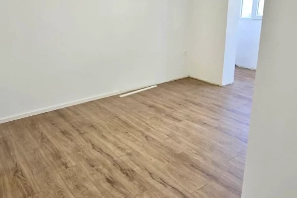Shitet Apartament 2+1 te Rr, Kavajes