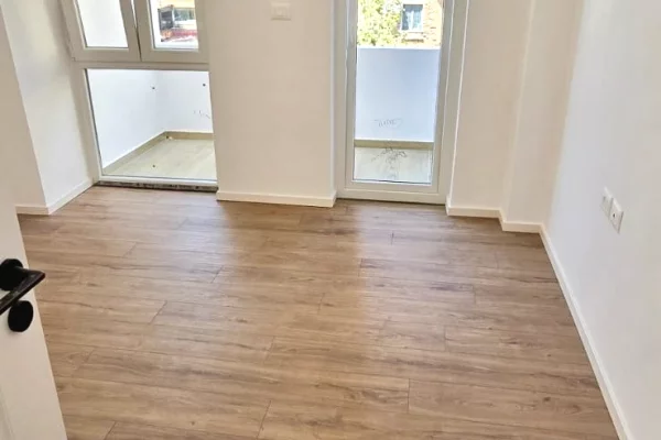 Shtepi ne shitje Apartament ne Tirane, 2+1, Mobilimi Bosh, pa mobiluar, Pagesa 169,000  Euro.