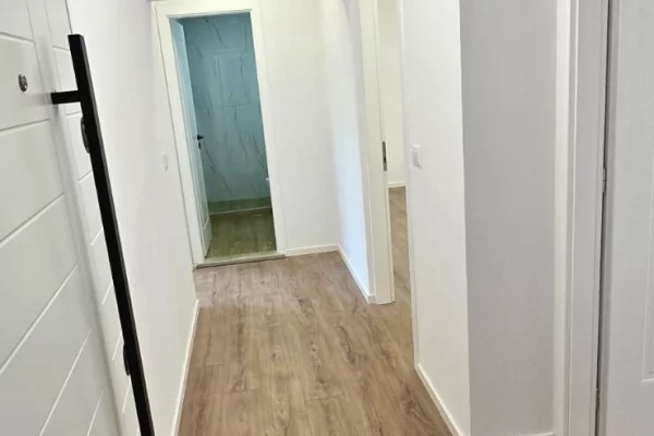Shtepi ne shitje Apartament ne Tirane, 2+1, Mobilimi Bosh, pa mobiluar, Pagesa 169,000  Euro.