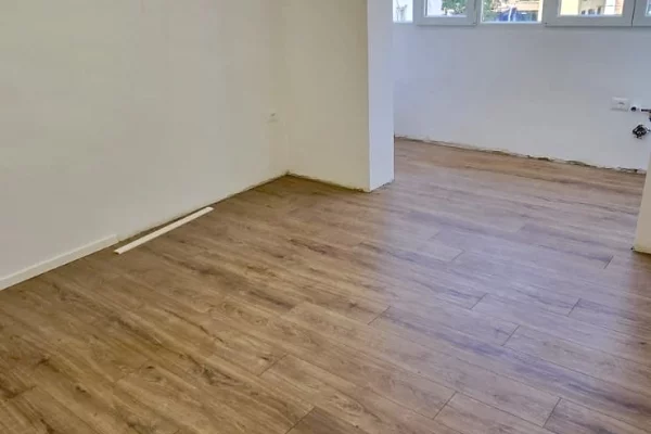Shtepi ne shitje Apartament ne Tirane, 2+1, Mobilimi Bosh, pa mobiluar, Pagesa 169,000  Euro.