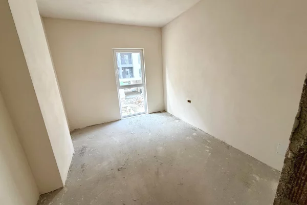 Shtepi ne shitje Apartament ne Tirane, 2+1, Mobilimi Bosh, pa mobiluar, Pagesa 133,000  Euro.