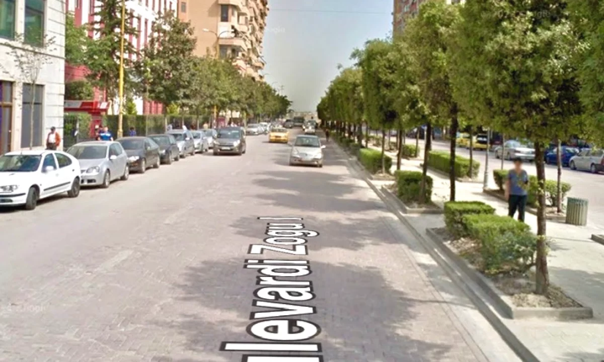 Shitet Dyqan te Blv Zogu 1 ne Qender