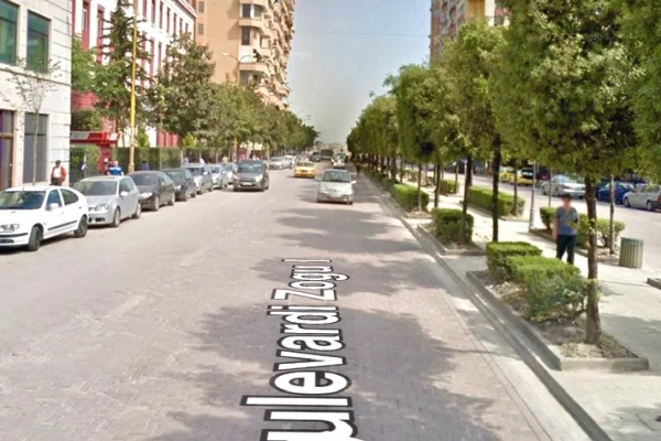 Shitet Dyqan te Blv Zogu 1 ne Qender