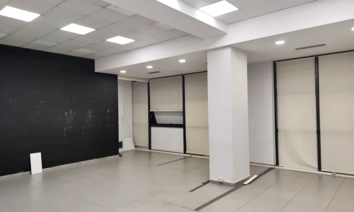 Shitet Ambjent Biznesi te Komuna Parisit