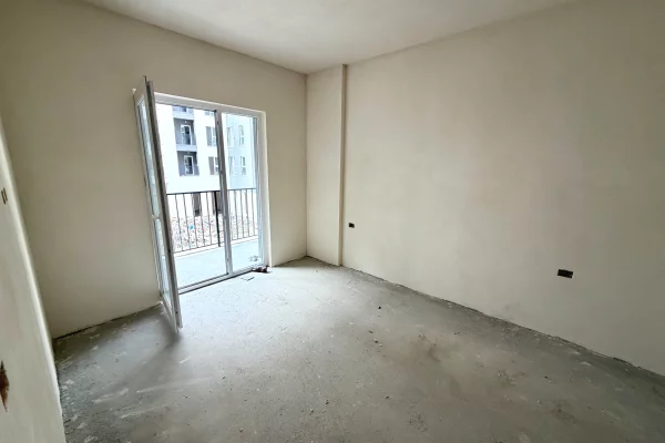 Shtepi ne shitje Apartament ne Tirane, 2+1, Mobilimi Bosh, pa mobiluar, Pagesa 133,000  Euro.