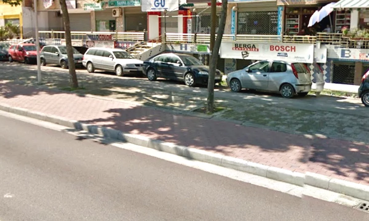 Shitet Dyqan ne Rr, Dritan Hoxha 