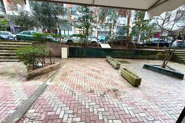 Shitet Dyqan ne Yzberisht