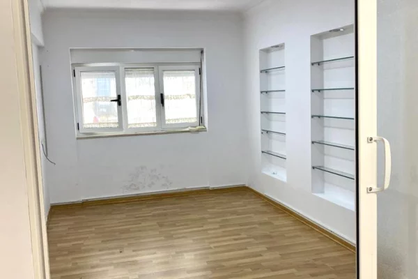 Ambient biznesi me qera 3+1 ne Tirane - 140,000 Leke