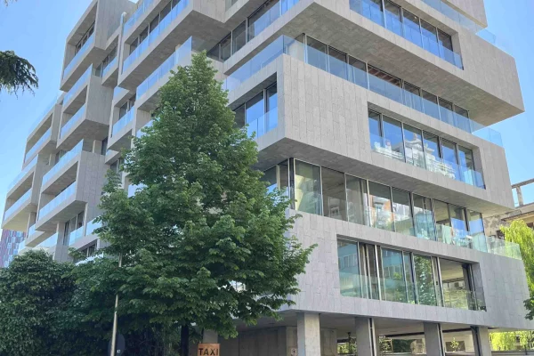 Ambient biznesi me qera 3+1 ne Tirane - 9,500 Euro