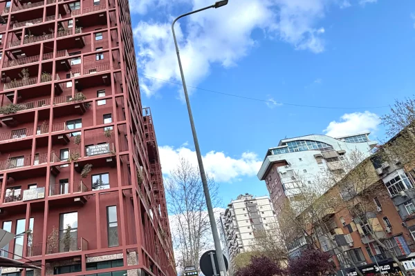 Ambiente Commerciale in Vendita 1+1 a Tirana - 270,000 Euro