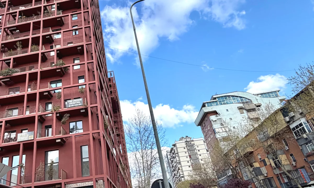 Shitet Dyqan te Rr, Kavajes 