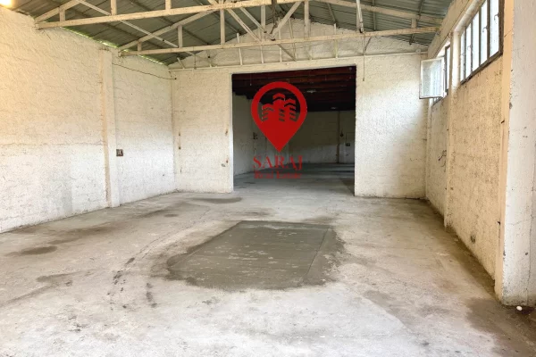 Ambiente Commerciale in Vendita 4+1 a Tirana - 365,000 Euro