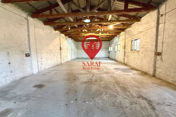 Ambiente Commerciale in Vendita 4+1 a Tirana - 365,000 Euro