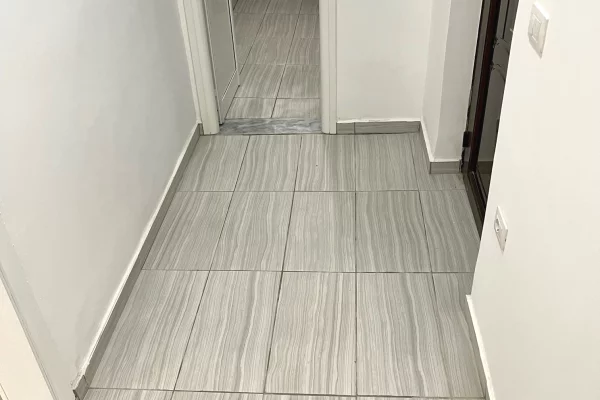 Shtepi ne shitje Apartament ne Tirane, 1+1, Mobilimi Bosh, pa mobiluar, Pagesa 120,000  Euro.