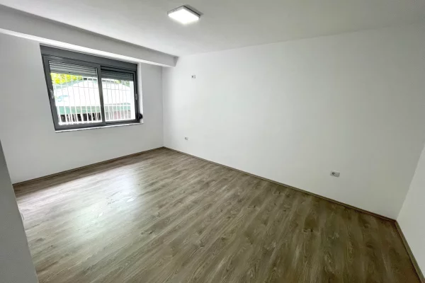 Shtepi ne shitje Apartament ne Tirane, 1+1, Mobilimi Bosh, pa mobiluar, Pagesa 120,000  Euro.