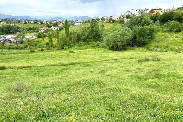 Truall ose Toke ne Tirane - 260,000 Euro