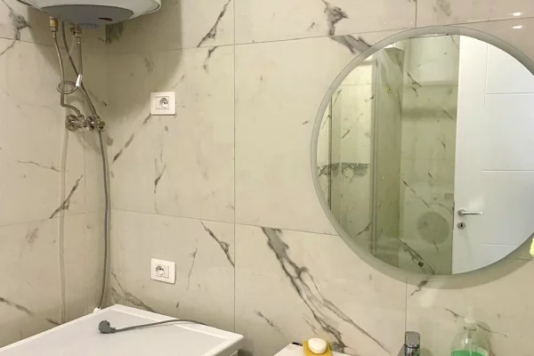 Shtepi me qera Apartament ne Tirane, 1+1, Mobilimi E mobiluar, Pagesa 45,000  Leke.