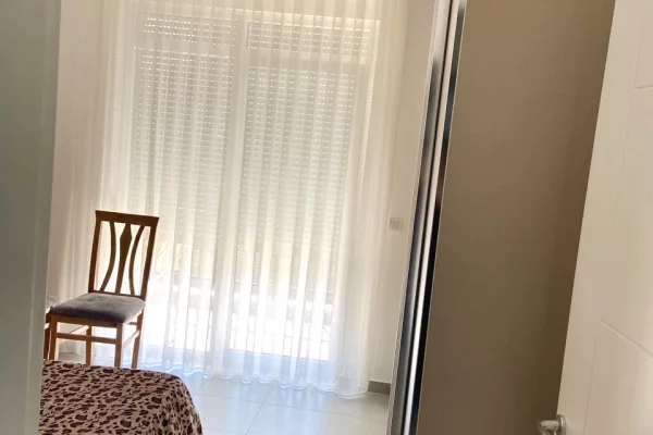 Shtepi me qera Apartament ne Tirane, 1+1, Mobilimi E mobiluar, Pagesa 45,000  Leke.