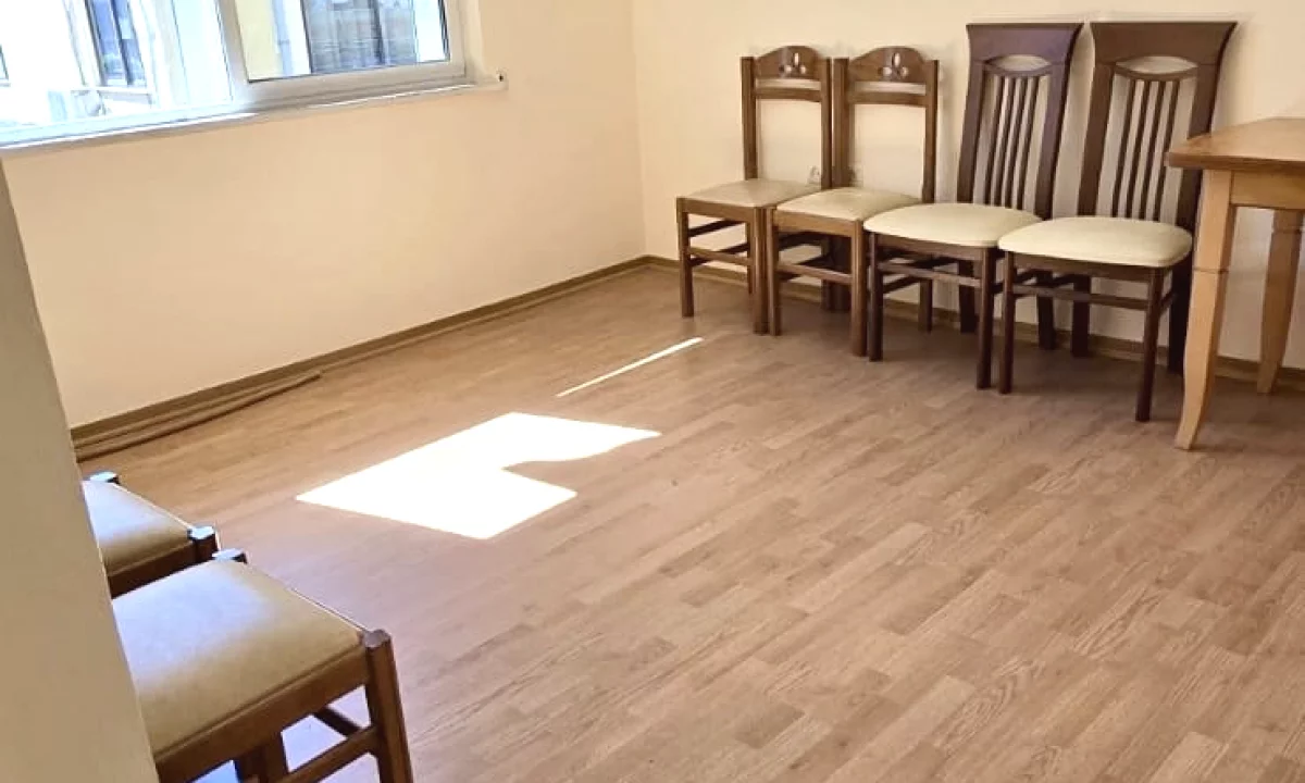 Shtepi ne shitje Apartament ne Tirane, 2+1, Mobilimi Bosh, pa mobiluar, Pagesa 193,000  Euro.