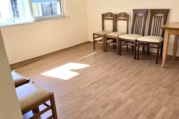 Shtepi ne shitje Apartament ne Tirane, 2+1, Mobilimi Bosh, pa mobiluar, Pagesa 193,000  Euro.