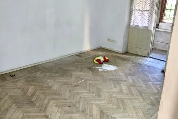 Shtepi ne shitje Apartament ne Tirane, 2+1, Mobilimi Bosh, pa mobiluar, Pagesa 193,000  Euro.