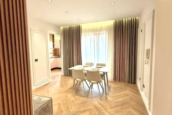 Shtepi ne shitje Apartament ne Tirane, 2+1, Mobilimi E mobiluar, Pagesa 250,000  Euro.