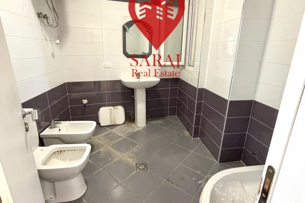 Shtepi ne shitje Apartament ne Tirane, 2+1, Mobilimi Bosh, pa mobiluar, Pagesa 290,000  Euro.