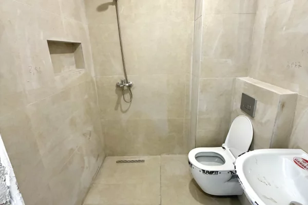 Shtepi ne shitje Apartament ne Tirane, 2+1, Mobilimi E mobiluar, Pagesa 200,000  Euro.