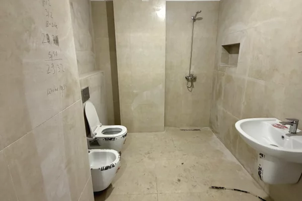 Shtepi ne shitje Apartament ne Tirane, 2+1, Mobilimi E mobiluar, Pagesa 200,000  Euro.
