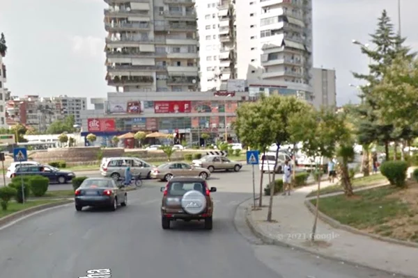 Ambiente Commerciale in Vendita 3+1 a Tirana - 330,000 Euro
