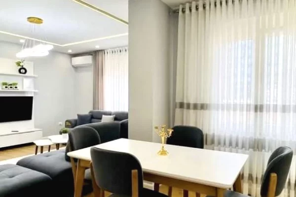 Shtepi me qera Apartament ne Tirane, 2+1, Mobilimi E mobiluar, Pagesa 97,000  Leke.