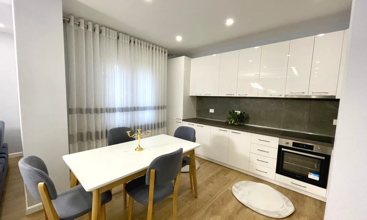 Shtepi me qera Apartament ne Tirane, 2+1, Mobilimi E mobiluar, Pagesa 97,000  Leke.