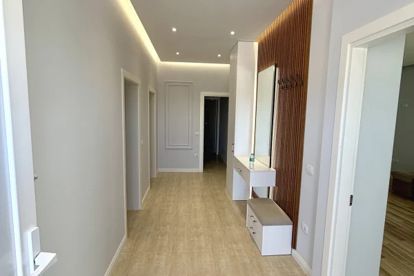 Shtepi me qera Shtepi Private ne Tirane, 2+1, Mobilimi E mobiluar, Pagesa 2,000  Euro.
