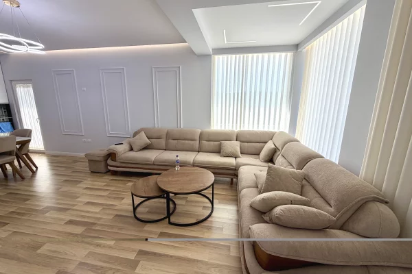 Shtepi me qera Shtepi Private ne Tirane, 2+1, Mobilimi E mobiluar, Pagesa 2,000  Euro.