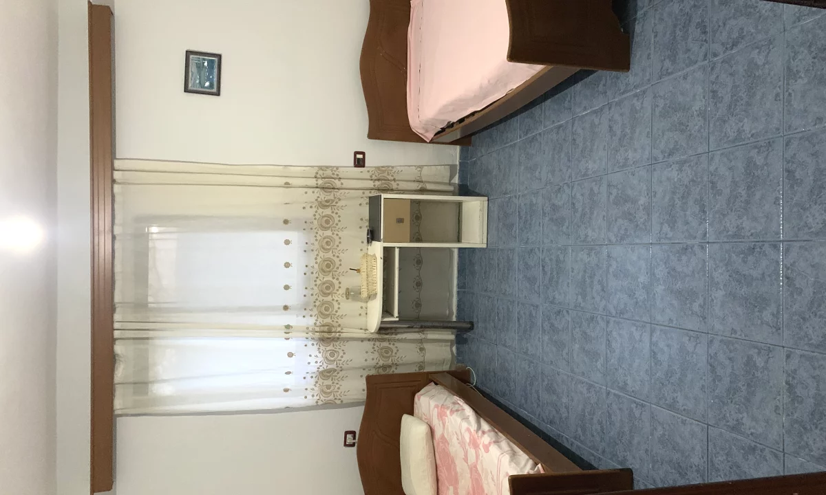 Shtepi me qera Shtepi Private ne Tirane, 2+1, Mobilimi Pjeserisht e mobiluar, Pagesa 30,000  Leke.